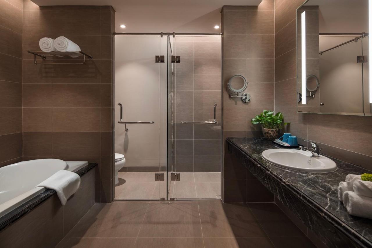 Luxury Beach Condo 5-Star, Rooftop Pool Дананг Екстериор снимка