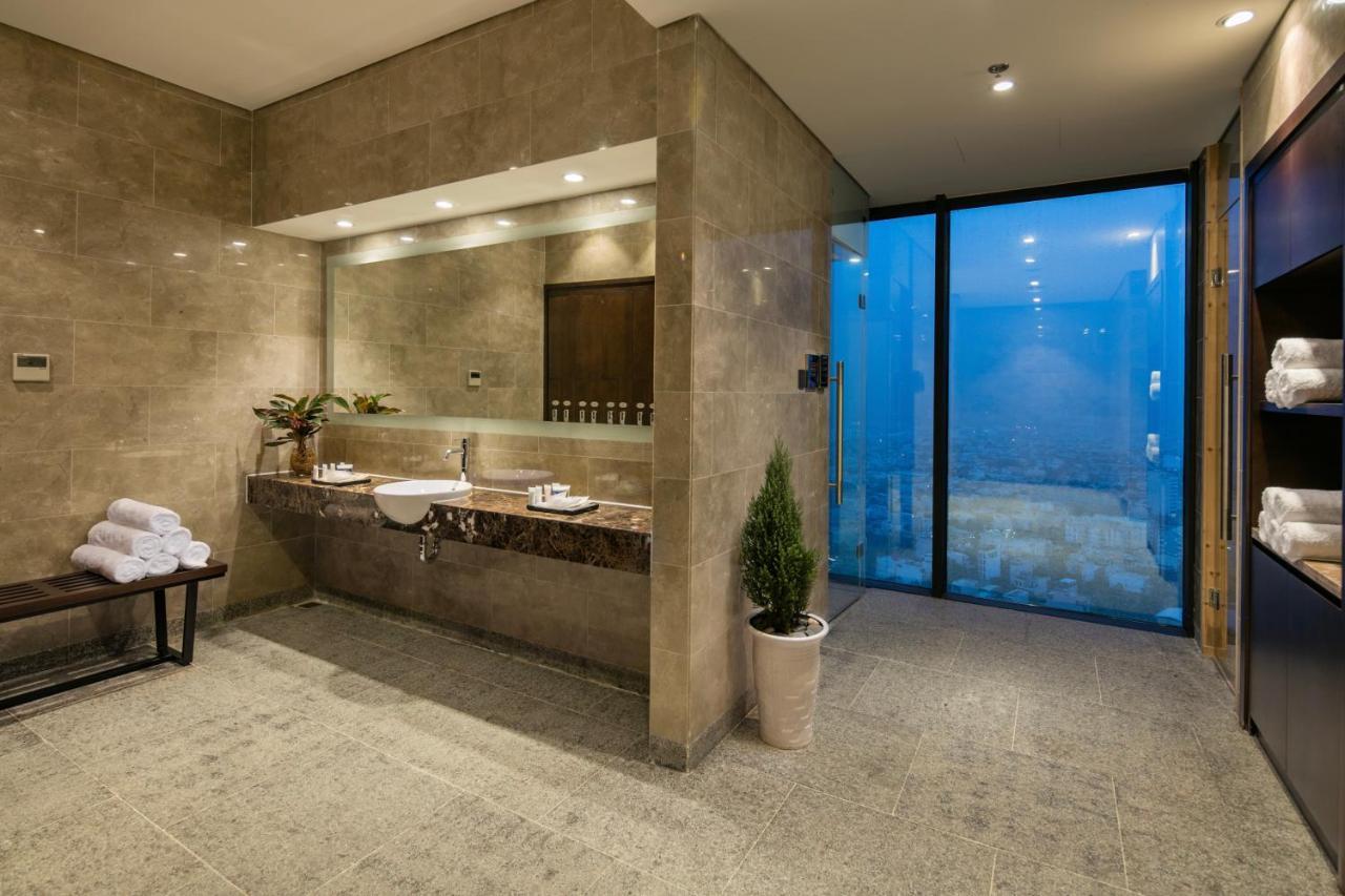 Luxury Beach Condo 5-Star, Rooftop Pool Дананг Екстериор снимка