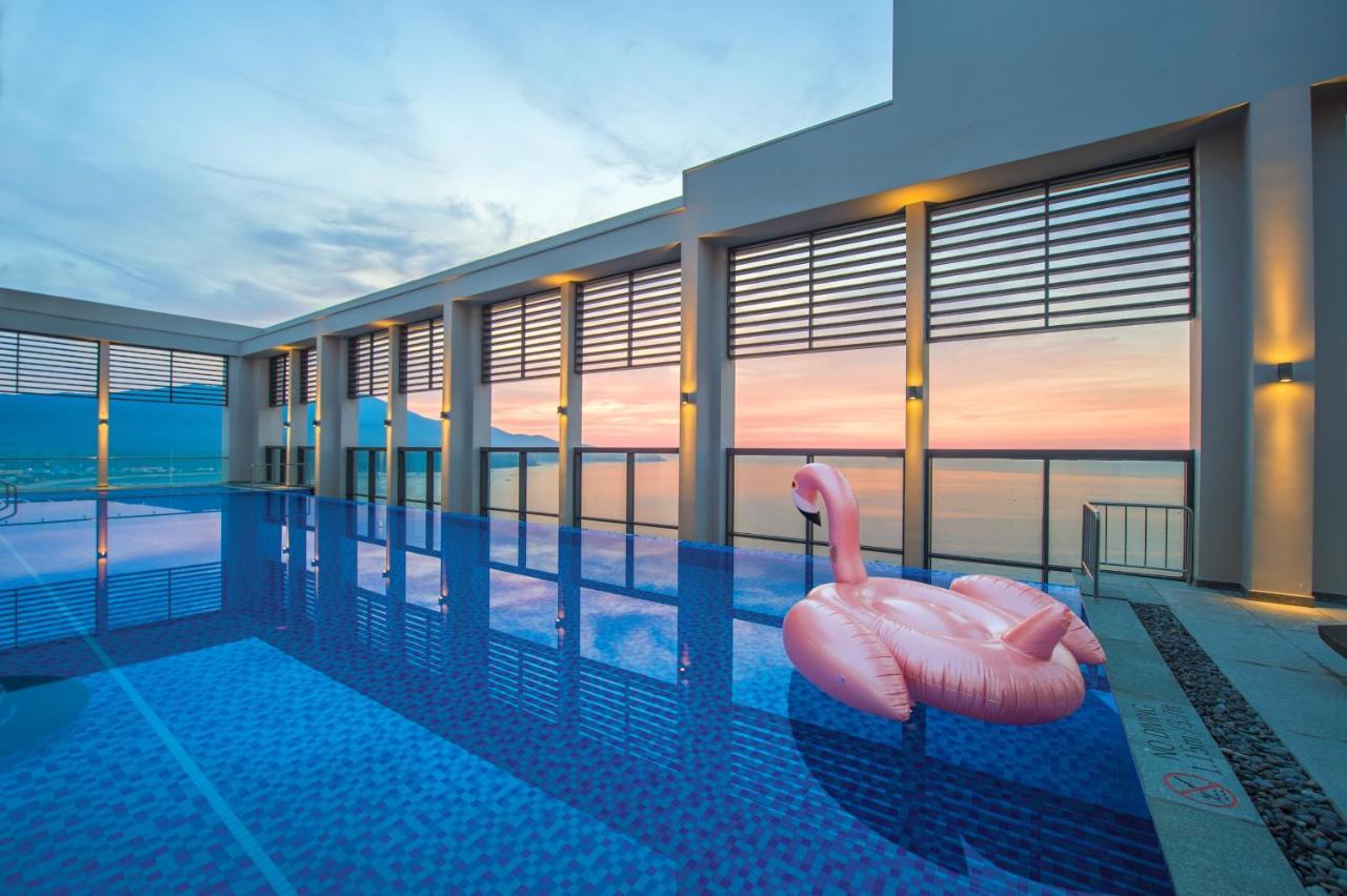 Luxury Beach Condo 5-Star, Rooftop Pool Дананг Екстериор снимка