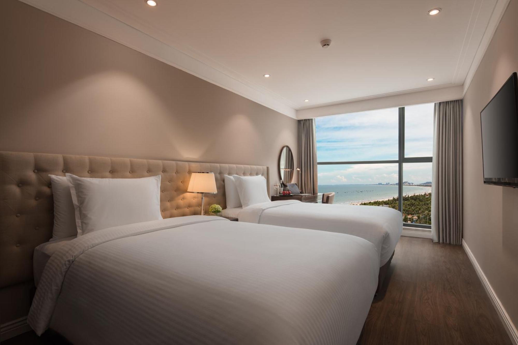 Luxury Beach Condo 5-Star, Rooftop Pool Дананг Екстериор снимка
