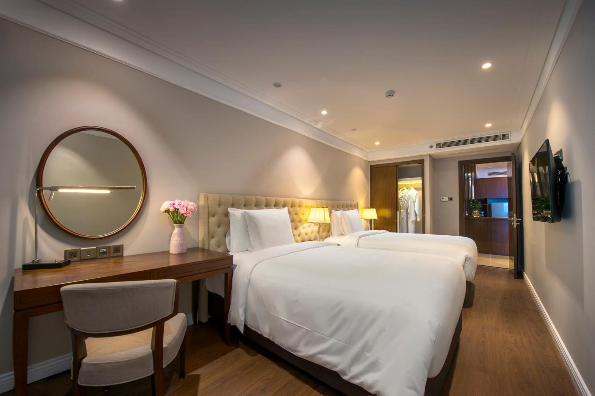 Luxury Beach Condo 5-Star, Rooftop Pool Дананг Екстериор снимка